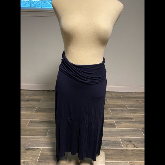 Halter dress - Picture 3 of 3